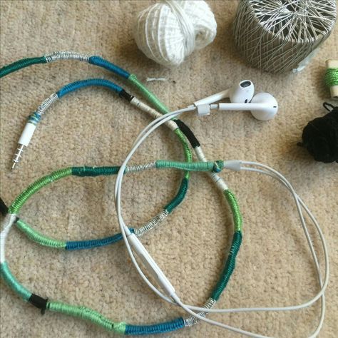 Yarn Wrapped Headphones, Wrapped Earbuds Aesthetic, Things To Make With Embroidery Floss, Headphone Wrap Tutorial, Yarn Headphones, How To Wrap Headphones, Wrapping Headphones, Embroidery Headphones, Headphones Wrap