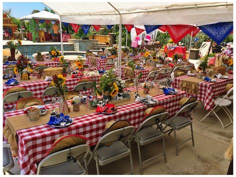 Barn Party Decorations, Backyard Birthday Party Ideas, Western Theme Party Decorating Ideas, Hoedown Throwdown, Backyard Birthday Party, Country Western Parties, Western Party Decorations, Country Themed Parties, Texas Theme