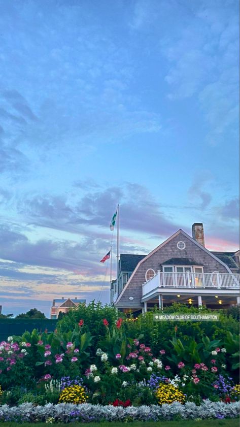 Sunset in the Hamptons. Hamptons house, Hamptons aesthetic, Hamptons style Hampton House Aesthetic, Hamptons House Aesthetic, East Hamptons Aesthetic, Hamptons Summer Aesthetic, Summer In The Hamptons Aesthetic, The Hamptons Summer, The Hamptons Aesthetic, Hampton Summer, Hampton Aesthetic