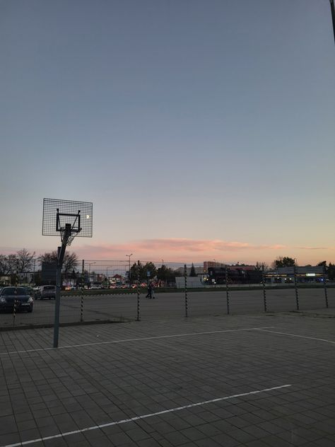 #ashetic #basketball #sunset Sunset Basketball Court, Basketball Sunset, Basketball Background, Sunset Pink, Pink Sky, Aesthetically Pleasing, Real Life, Basketball Court, Basketball