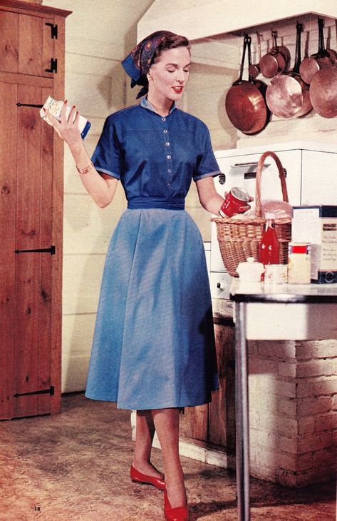 1953 1940s Housewife Fashion, 1940 Housewife, 50s Housewife Aesthetic, 1950s Housewife Fashion, 1940s Housewife, Housewife Outfit, Housewife Dress, 1950s Housewife, Idda Van Munster