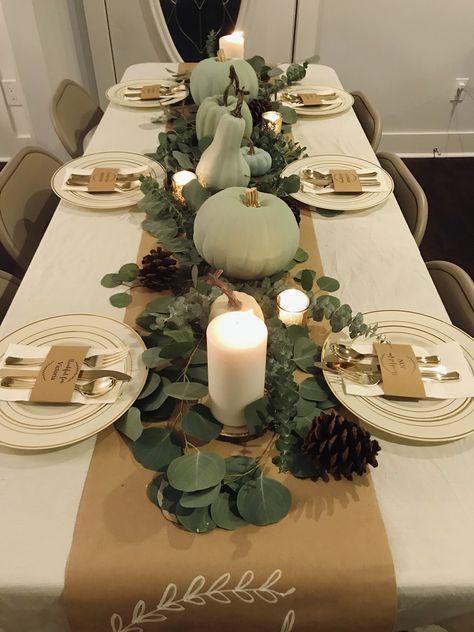 Kraft Paper Table Runner Baby Shower, Burlap Table Runner Fall Decor, Burlap Table Runners Thanksgiving, Thanksgiving Table Butcher Paper, Friendsgiving Aesthetic Table, Brown Paper Table Runner, Fall Table Garland, Thanksgiving Set Up, Table Setting Neutral