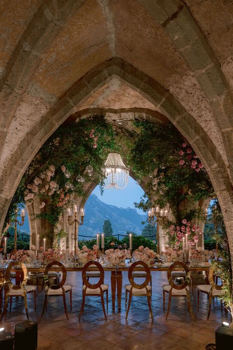 Breathtaking Wedding Venues, Wedding Locations Abroad, Garden Villa Wedding, Italian Wedding Amalfi Coast, Beautiful Wedding Locations, Ravello Wedding Villa Cimbrone, Florence Italy Wedding Venues, Old Italy Wedding, Wedding Venues In Europe