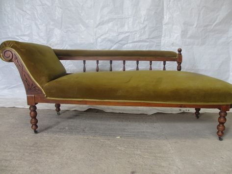 Victorian mahogany green upholstered chaise longue Chez Lounge, Victorian Chaise, Antique Style Sofa, Green Couch Living Room, Modern Chaise Lounge, Sofa Styles, Reupholster Chair Dining, Antique Sofas, Victorian Sofa