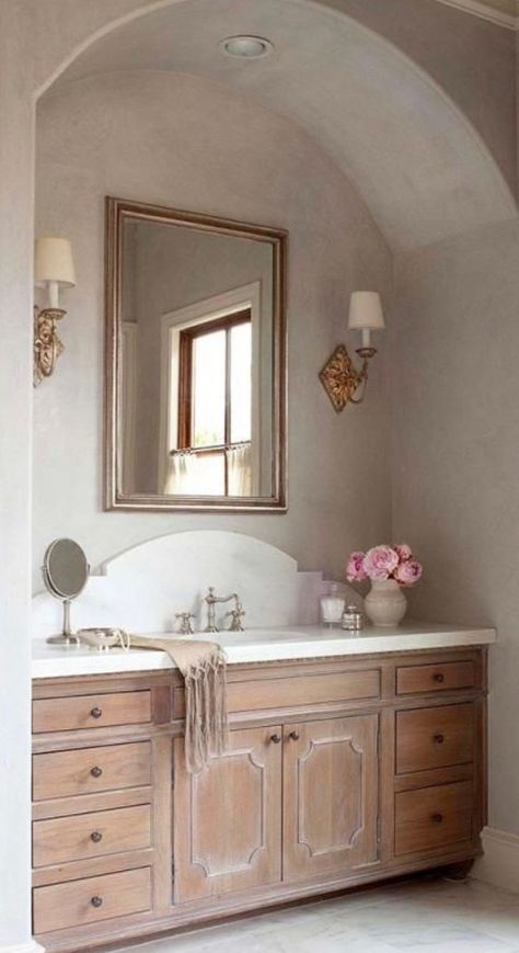 Light Countertops, Bathroom Renos, Bath Remodel, Bath Design, Beautiful Bathrooms, Bathroom Makeover, Design Layout, Bathroom Inspiration, Traditional House