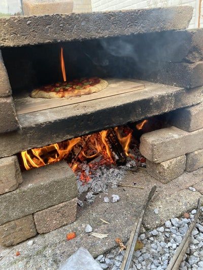 Diy Wood Pizza Oven, Diy Stone Pizza Oven, Pizza Oven Fire Pit, Wood Fire Pizza Oven Outdoor, Home Made Wood Fire Pizza Oven, Diy Wood Fired Oven, Homemade Brick Oven, Brick Ovens, Build A Pizza Oven Wood Burning