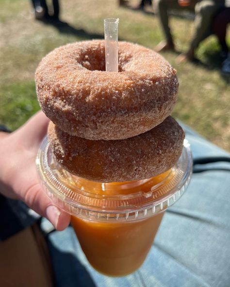 Fall aesthetic. Apple cider. Fall foods. Foodie. Farms. Festive. Fun Fall Aesthetic, Apple Cider Donuts Aesthetic, Cider Mill Aesthetic, Fall Foods Aesthetic, Fall Food Table, Apple Cider Aesthetic, Fall Aesthetic Food, Fall Aesthic, Fall Baking Aesthetic