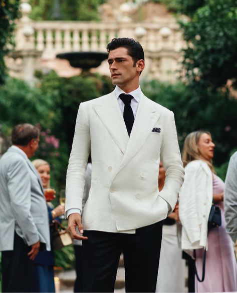 Husband Wedding Suit, Wedding Suits Groom Unique, Stylish Suits For Men, Suit For Men Wedding, Suits Groom, White Tux, Vintage Groom, Chic Evening Dress, Mens Wedding Attire