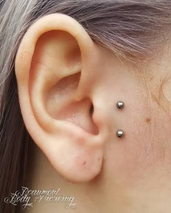 Outer Tragus Piercing, Surface Tragus, Surface Piercing, Anti Tragus, Pretty Ear Piercings, Bad Girl Wallpaper, Tragus Piercing, Tragus Piercings, Body Modifications