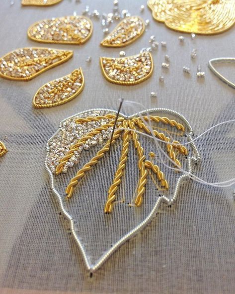 Tambour Beading, Flower Sculpture, Gold Work Embroidery, Zardozi Embroidery, Tambour Embroidery, Motifs Perler, Crazy Quilting, Flower Sculptures, Couture Embroidery