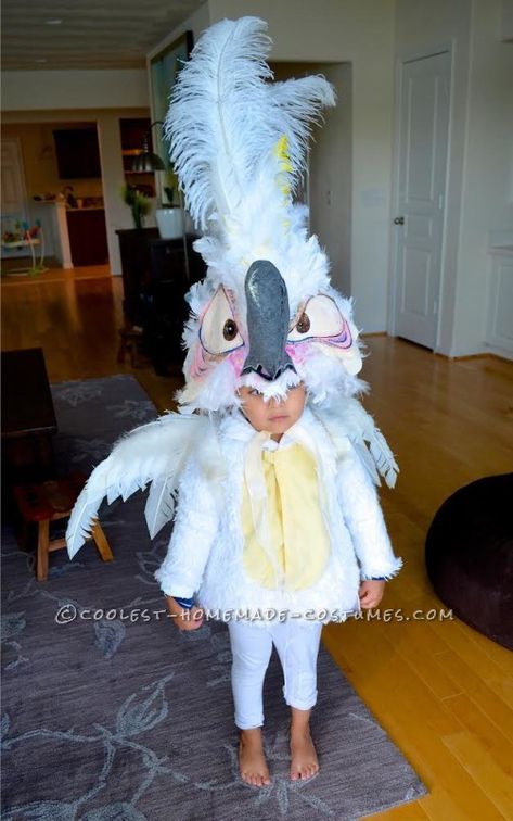 Cool Nigel Parrot Costume from the Movie Rio Macaw Costume, Rio Bird, Red Macaw Parrot, Rio Party, Halloween Food Crafts, Parrot Costume, Twin Costumes, Book Day Costumes, Bird Costume