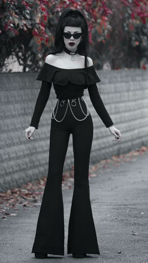 Goth Attire Women, Gothic Pants Outfit, Goth Outfits For Winter, Masc Romantic Goth Outfits, Fem Goth Outfits, Goticas Aesthetic Outfit, Autumn Goth Outfits, Goth Cowgirl Outfit, 90s Alternative Aesthetic