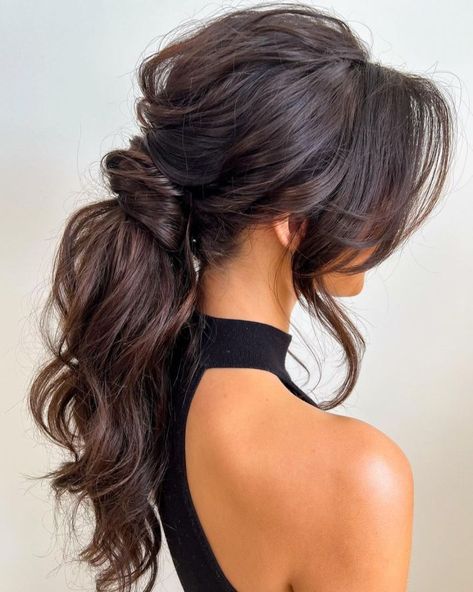 2023 Wedding Hair Trends, 2023 Wedding Hair, Prom Hair Up, Wedding Ponytail, Low Ponytail Hairstyles, Wedding Hair Trends, Tail Hairstyle, Pony Hairstyles, Wedding Hair Up