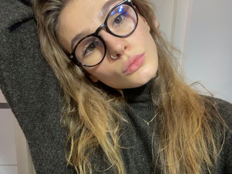 #blondhair #messyhair #glasses #glassesgirl #glassesframes #nostril #nosepiercings #browneyemakeup #naturalmakeupideas #naturalbrows #photoofday #vscoedit #vscofilter #selfietime Nose Piercing With Glasses, Nose Piercing Ring, Girl Glasses, Women Face, Natural Brows, Piercing Ring, Eye Wear, Selfie Time, Girls With Glasses