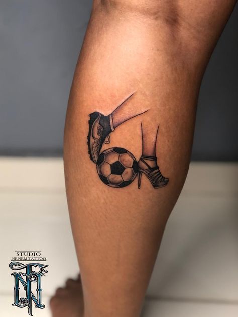 VT#sportstattoo #sports #tattoo #footballtattoo #colortattoo #football #hockeytattoo #tattoos #baseball #dotworktattoo #nightbikers #palacios #argentina #bronze #voleyball #voley #olimpiadas #olympicgames #chispatattoo #hockey #repost #bikertattoo #tattooart #deportes #bikerun #bicicleta #bycicle #tattoofit #nintendoswitch #trilhaserumos Tattoo Ideas Soccer, Soccer Tattoos Ideas Women, Football Tattoo Ideas, Soccer Tattoos, Leg Sleeve Tattoos, Football Tattoo, Sport Tattoos, L Tattoo