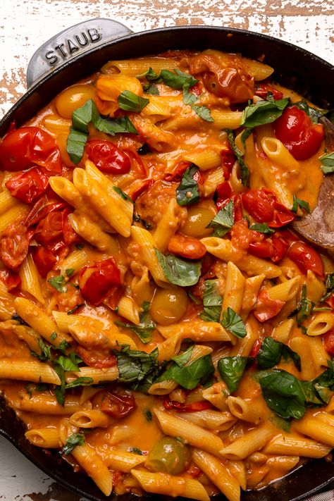 Penne Alla Vodka Recipe, Penne Pasta Recipes, Cooking Thanksgiving Dinner, Penne Alla Vodka, Tomato Dishes, Baker By Nature, Vodka Pasta, Fresh Tomato Recipes, Ziti Recipes