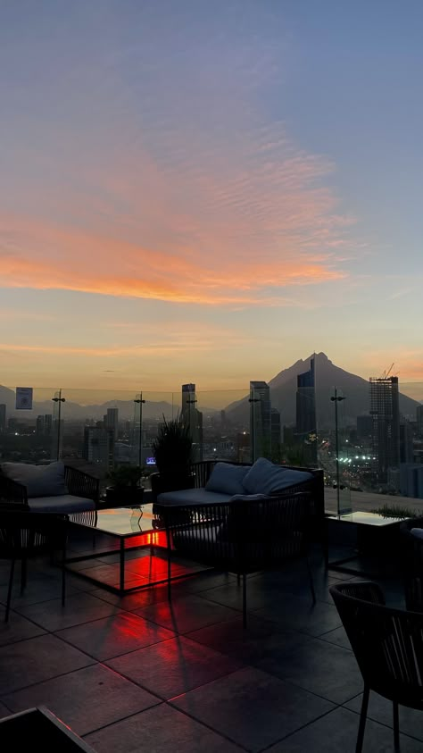 #rooftop #view #sunset #aesthetic #vista #mexico #monterrey #wallpaper La Rooftop Aesthetic, Midnight Rooftop Aesthetic, View Sunset Aesthetic, Rooftop City View Night Aesthetic, Rooftop Aesthetic Sunset, Monterrey Mexico Aesthetic, Monterrey Aesthetic, Aesthetic Mexico, Sunset In Mexico