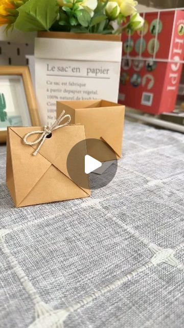 be proud of the gifts you're giving on Instagram Gifting Packaging Ideas, Easy Gift Wrap Ideas, Make Paper Box Diy, Diy Craft Packaging, Diy Paper Packaging, Paper Box Diy Gift, Craft Ideas Origami, Cute Paper Bags Diy, Wrapping Paper Gift Bag Diy