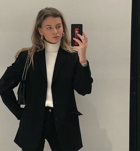 Tuva på Instagram: "🐲" Neue Outfits, School Looks, Mode Inspo, Look Vintage, 가을 패션, Outfit Goals, Looks Style, Black Blazer, Mode Inspiration