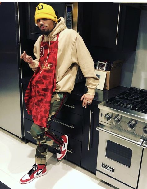 Chris Brown Fashion, Chriss Brown, Brown Jordan 1, Boyfriend Clothes, Chris Brown Photoshoot, Brown Aesthetics, Chris Brown Outfits, Chris Brown Style, Chris Brown Wallpaper