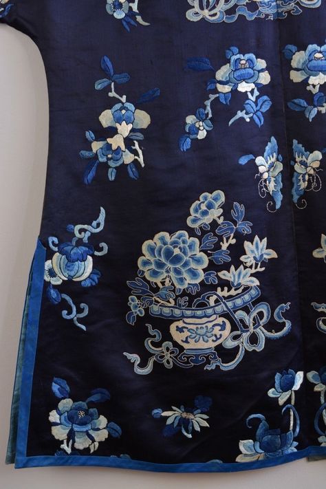 Fine Antique Chinese Blue Silk Embroidered Peking Forbidden Knot Stitch Robe | Chinese Blue Aesthetic, Chinese Art Traditional, Knot Stitch, Chinese Ornament, Chinese Theme, Chinese Embroidered, Chinese Aesthetic, Chinese Embroidery, China Town