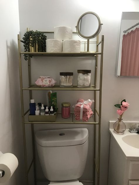 Toiletries Storage Ideas Bedroom, Bathroom Toilet Shelf, Tiny Bathroom Shelves, Cheap Apartment Bathroom Ideas, Small Bathroom Storage Ideas Rental, Over The Toilet Storage Ideas Small Spaces, Above Toilet Cabinet Organization, Over Toilet Shelf Decor, Small Full Bathroom Storage Ideas