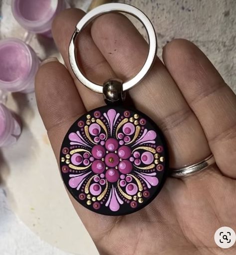 Dot Mandala Keychain, Mandala Jewelry, Easy Mandala Drawing, Mandala Painted Rocks, Mandala Rock Art, Stone Art Painting, Mandala Art Therapy, Mandala Design Pattern, Mandala Artwork