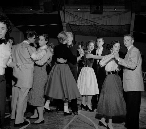 Went to many of these. 1950s High School Dance | Flickr - Photo Sharing! 1950s High School, Life In The 1950s, Zombie Prom, High School Dance, Vintage Dance, Sock Hop, Simpler Times, Lindy Hop, Swing Dancing