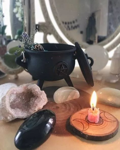 Minimal Witch Aesthetic, Witch Objects, Altar Inspiration, Witch Aesthetics, Witchcraft Altar, Witch Board, Witch Room, Witch Things, Altar Ideas