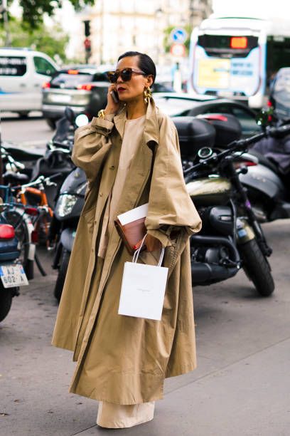 Paris Fall Fashion, Mode Dope, Street Style Paris Fashion Week, Beige Outfit, Paris Fashion Week Street Style, Sweater Trends, Europe Fashion, Looks Street Style, Street Style Paris