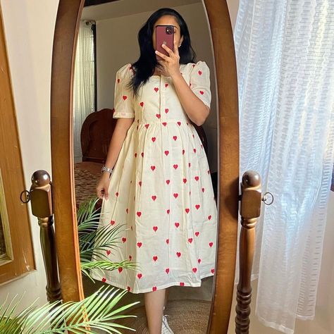 Trending Outfit…!!🥳 Heart shape ❤️ cotton Frocks 👗 Customisation Available Sizes S to XL For more details DM #heartshape #heartshapecotton #heartshapecottondress #dress #lenindress #longfrocks #maxidress #whitedress #smallbusinesstips #smallbussiness #clothing #sekshacollections Stylish Frocks, Heart Shape Dress, Latest Blouse Neck Designs, White Frock, Designer Anarkali Dresses, Anarkali Dresses, Short Frock, Cotton Frocks, Salwar Designs