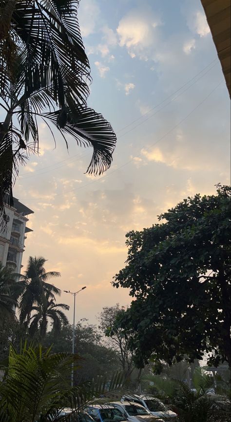 aesthetic; sky; morning Calming Pictures, Dark Background Wallpaper, Sky Photography Nature, Aesthetic Sky, Chill Photos, Morning Sky, Sky Pictures, Snapchat Picture, Look At The Sky