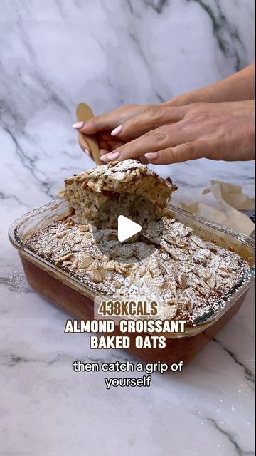 Piera Cafolla on Instagram: "Awwwwwk wouldddd youuuuu frigggeeeeen quit!!!!!! 😭😱🥵🤯🤤🫣😮‍💨  If I could eat an almond croissant every day I would okay, but this is the next best thing if your tryna be a healthy queen I PROMISE 💅🏼  Recipe (serves 4): 🥐1 egg 🥐50g almond butter 🥐2tsp sweetener 🥐200g banana 🥐200g oats 🥐60g vanilla protein powder @myprotein  🥐400ml unsweetened almond milk 🥐1tsp baking powder 🥐salt to your liking 🥐25g flaked almonds 🥐1/2tsp icing sugar   Macros per serving: 📊438kcals - 24P | 17F | 49C  #almondcroissant #bakedoats #breakfast #recipe #lowcalorie #highprotein" Almond Croissant Baked Oats, Croissant Recipe, Almond Croissant, Baked Oats, Icing Sugar, Vanilla Protein Powder, Unsweetened Almond Milk, Breakfast Recipe, Food Healthy