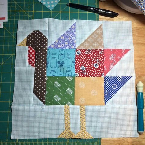 Turkey block by Lori Holt...PDF pattern called GOBBLE GOBBLE is available @fatquartershop Turkey Quilt, Bird Quilt Blocks, Colchas Quilting, Fall Quilt Patterns, Market Flowers, Farm Quilt, Dog Quilts, Lori Holt, Bird Quilt