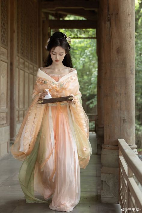 Weibo: 🧚‍♀️@抱走柒柒 Chinese Hanfu Princesses, New Dps, Dps Whatsapp, Doll Dpz, New Dpz, Anime Dpz, Cute Dpz, Gaun Abad Pertengahan, Hanfu Girl