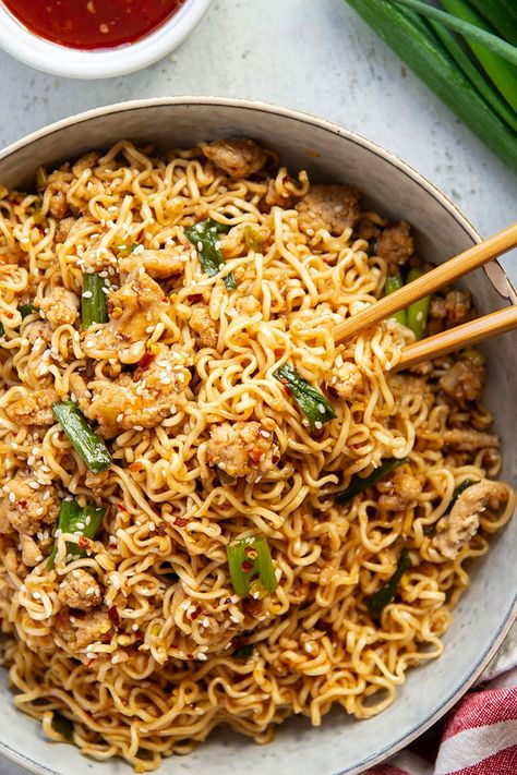 Ground Chicken Sweet Chili Noodles Sweet Chili Noodles, Sweet And Spicy Chili, Ground Chicken Recipes Healthy, Chili Noodles, Spicy Chili Sauce, Asian Meals, Ground Chicken Recipes, Spicy Chili, Health Dinner Recipes