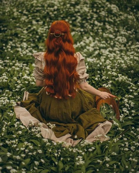 Redhead Witch, Vintage Redhead, Flower Braids, Sun Painting, Girl Elf, German Girl, Fairytale Photography, Fantasy Magic, Ginger Girls