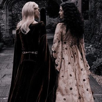 I Pinky Promise, Crown Aesthetic, Queens Wallpaper, Throne Of Glass Books, Crown Of Midnight, Royalty Aesthetic, Royal Aesthetic, Fairytale Photography, Throne Of Glass Series