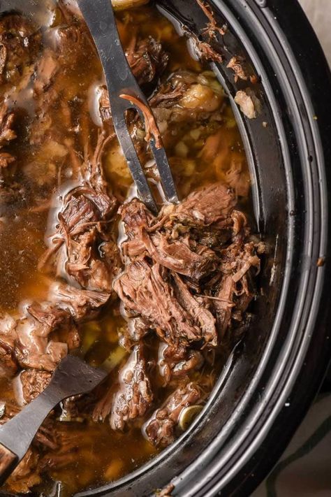 Pulled Steak Crock Pot, Shredded Beef Chuck Roast, Chuck Roast Pulled Beef, Fresh Beef Recipes, Beef Shoulder Crock Pot Recipes, Beef Chuck Shoulder Roast Crock Pot, Boneless Beef Chuck Roast Crockpot, Boneless Beef Chuck Steak Recipes Crockpot, Boneless Chuck Steak Recipes Slow Cooker