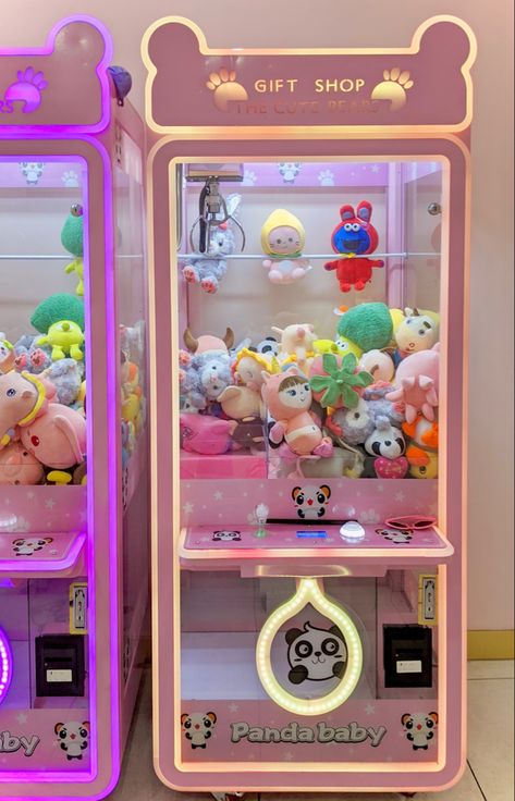 Small Claw Machine, Claw Machines Aesthetic, Retro Claw Machine, Claw Machine Business, Plushie Claw Machine, Japan Claw Machine, Japanese Claw Machine, Claw Machine Wallpaper, Claw Machine Drawing