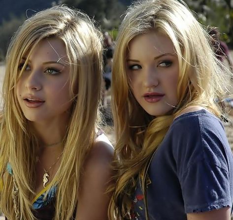 Pop Punk Aesthetic, 2000s Icons, Aly Michalka, Aly And Aj, Aj Michalka, Dance Gavin Dance, Punk Aesthetic, Best Sister, Pop Punk