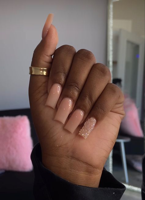 Unique Nail Designs Classy, Nude And Brown Nails, Black Nude Nails, Classy Nude Nails, Ongles Beiges, Tan Nails, Acrylic Nails Nude, Brown Acrylic Nails, Nyc Nails