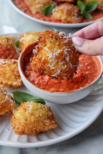 Fried Ravioli alla Vodka Pasta Table, Fried Ravioli Recipe, Fried Ravioli, Pasta Ravioli, Ravioli Filling, Alla Vodka, Vodka Sauce, 3 Eggs, All Purpose Flour