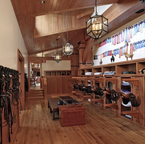 Luxury Horse Stables, Horse Farm Layout, Luxury Horse Barns, Horse Stables Design, Dream Barn Stables, Horse Tack Rooms, Barn Layout, Equestrian Barns, Horse Farm Ideas