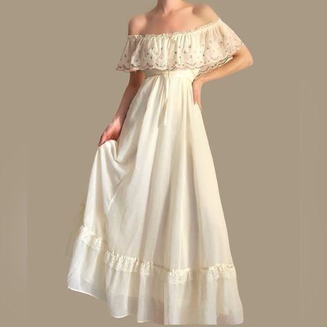 Vintage Cream Embroidered Off The Shoulder Ruffle Hem Maxi Dress Size 9. Garment Has Original Price Tag. Absolutely Gorgeous Vintage 1970’s Ivory/Cream Prairie Dress With Sheer Voile Overlay Featuring Embroidered Floral Trim. Bow Tie And Attached Belt With Back Zipper. Elastic Shoulders That Can Be Worn Off Shoulder. Concealed Back Zip Fastening. Let’s Take A Moment To Appreciate How Stunning This Dress Is. Measurements Flat: Length 59 Inches. Waist 14.5 Inches. Armpit To Armpit 19 Inches. Stret Flared Bottom Dress, Simple Dress Inspiration, Vintage Off Shoulder Dress, Flowy Off The Shoulder Dress, White Dress For Fall, Casual Victorian Dress, White Cottage Dress, Long Flowy White Dress, White Dress Senior Pictures