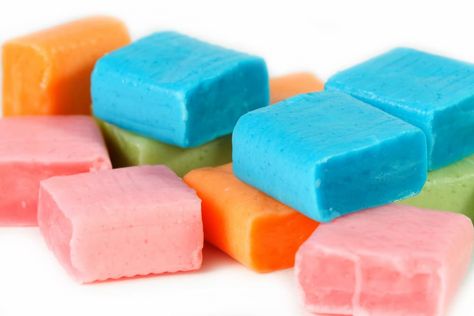 How to Make Starburst Edibles — These homemade starburst edibles are soft, chewy and sure to deliver the perfect punch of fruity goodness! With LĒVO you... Cannibis Recipes, Running Food, Oil Infusion, Gummies Recipe, Infused Butter, Energy Foods, Candy Making, Taffy, Pancake Recipe