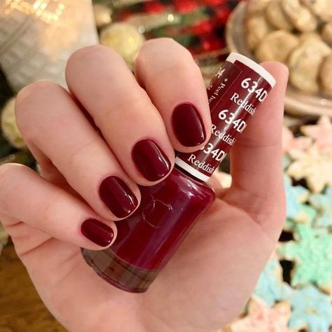 Daisy Nail Designs, INC. on Instagram: "It’s your #ThirstyThursday 💦 shade: #ReddishPurple DND634 and it shines so bright on @vino_and_varnish ⭐️" Red Gel Nails, Reddish Purple, Mens Nails, Dnd Gel Polish, Daisy Nails, Funky Nails, Purple Nails, Gel Color, Winter Nails