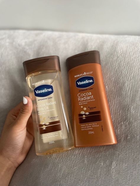 Cocoa Radiant Body Oil, Lotion Aesthetic, Vaseline Intensive Care Cocoa Radiant, Cocoa Butter Body Lotion, Spa Aesthetic, Sunscreen Makeup, Sunscreen Skincare, Vaseline Intensive Care, Healing Dry Skin