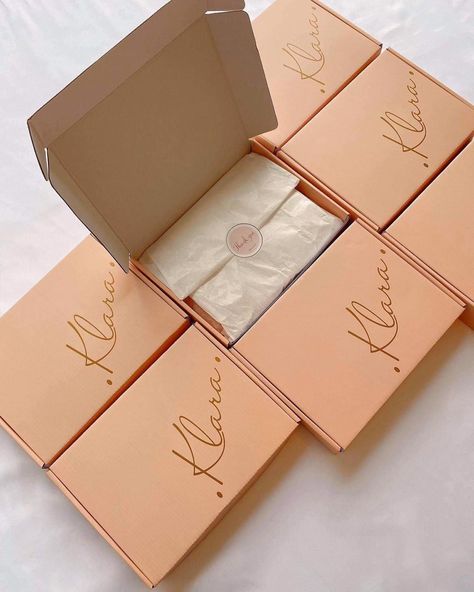 Pretty Shipping Packaging, Box Clothes Packaging, Beautiful Packaging Ideas, Backging Boxes Idea Clothes, Package Design Jewelry, Cute Packaging Ideas For Clothes, Jewelry Packaging Ideas Business, Packaging Design Box Ideas, Business Box Packaging