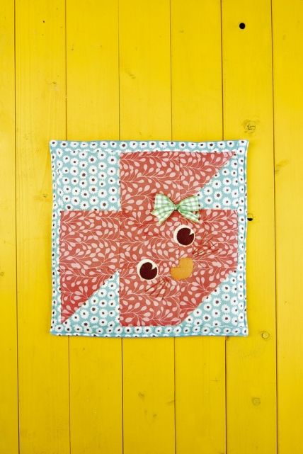 Bunny Block Duck Quilt Block Patterns, Spring Wall Hangings Quilted, Pieced Animal Quilt Blocks, Easter Quilts Patterns Free, Easter Quilts Wall Hangings, Porch Quilts, Patchwork Animals, Easter Quilt, Whimsical Bunny